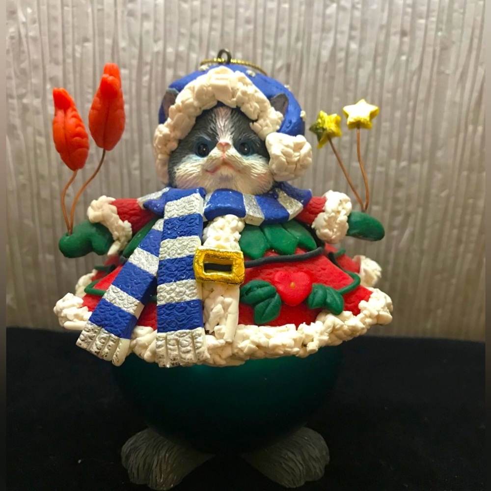 FAT KUN KITTY CHRISTMAS ORNAMENT NIB GREAT GIFT